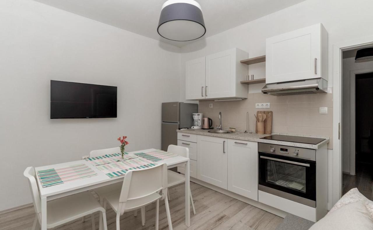 Apartments Happy Сукошан Экстерьер фото