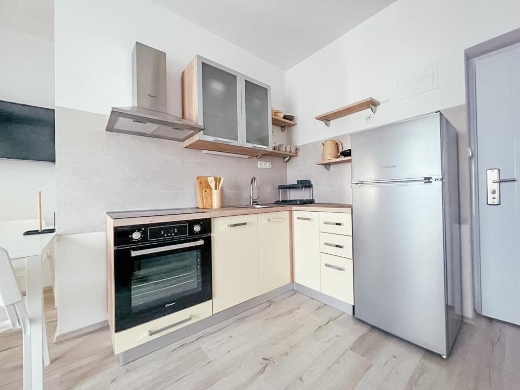 Apartments Happy Сукошан Экстерьер фото